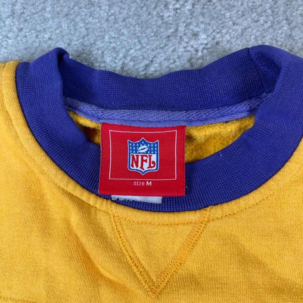 NFL Minnesota Vikings Sweatshirt Mens Medium Gold Purple Embroidered Crewneck
